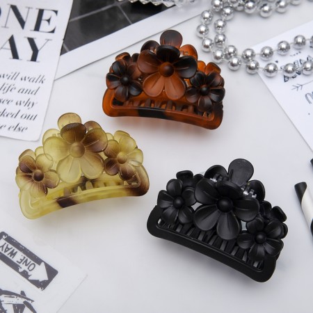 Hair crab "matte" three flowers, 6 cm, mix-1
