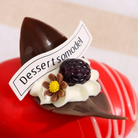 Flee - Magnet "Cake Bonbon" Vishnya, 8x5x6cm-3