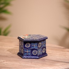 Wooden box, batik 10x11x7 cm