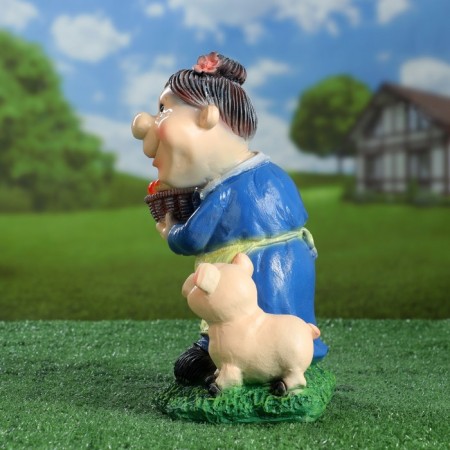Garden figure "Grandma with a pig" blue, 30x21cm-1