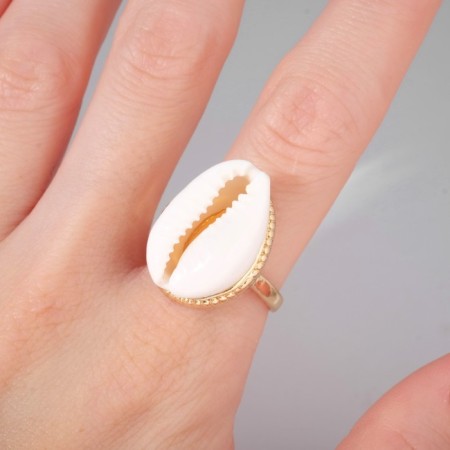 The ring "shell" is sea, beige color in gold, dimensionless-2
