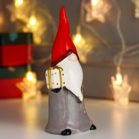 Souvenir Ceramics "Santa Claus, gray caftan, red cap, with a gift" 16.5x6x6.5 cm-1
