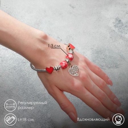 Margeri Bracelet on the thread, wood in the heart, l = 18 cm, red color in silver