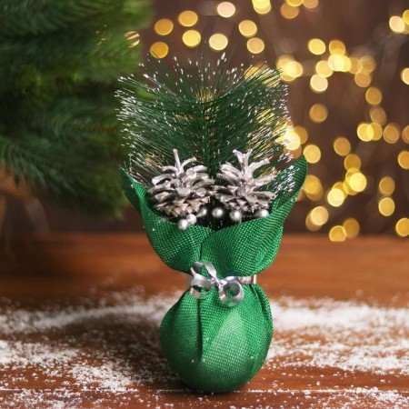 New Year's composition "Silver bump, Christmas tree"