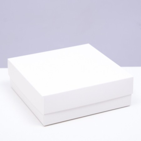 The box is folding, the lid is, white, 15 x 15 x 5 cm