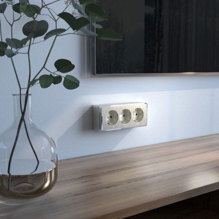 The w5073110 socket is triple with grounding and curtains, shampan-1