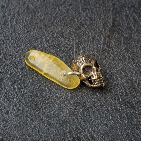 Browler-Talisman "Skull", natural amber