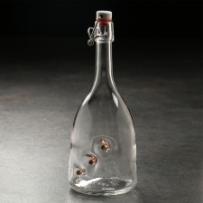 A bottle with a hillock lid 
