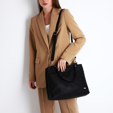 Salome bag is on lightning, the color is black-7