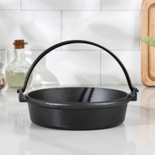 Cast iron pot, 20 × 5.5 cm, with a handle