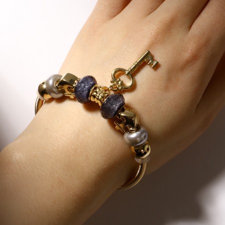Bracelet with pearls "Margeri" key, gray color in gold, d = 6.5 cm-1
