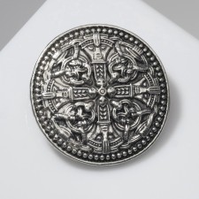 Brooch 