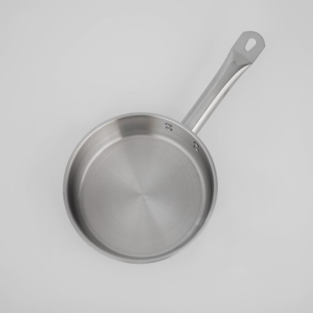 The frying pan “General catering”, D = 20 cm, h = 6 cm, case 0.6 mm, bottom cassation is 3.5 mm, induction-5