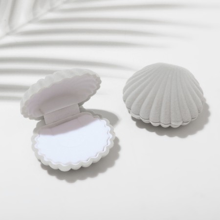 The case is velvet under the ring "shell", 6 × 5.5, the color is gray, the insert is white-1