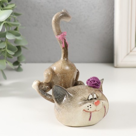 Souvenir Polystone Lac "cat plays with a ball" 9.5x8x12.5 cm-3