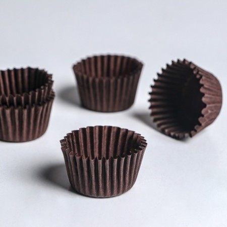 Baking uniform, brown 3 x 1.8 cm
