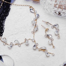 Set 2 objects: earrings, necklace 