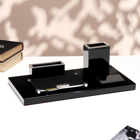 Table of desktop stationery 4V1