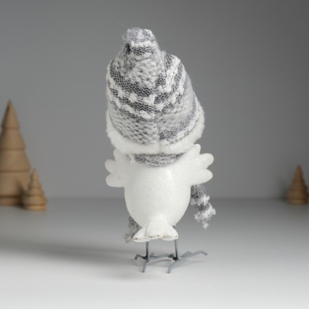 Souvenir Polystone "White Vorostone in a hat with fur" 9x11x16.5 cm-3