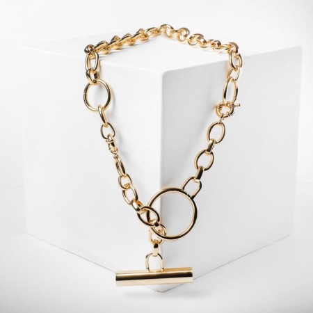 The necklace "chain" is three rings, color gold, l = 50 cm