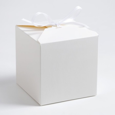 The folding box is white, 10 x 10 x 10 cm, set 10 pcs.
