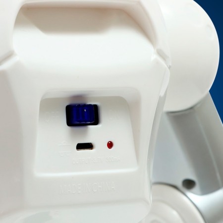 Karl robot, on the radio control, interactive, light, sound effects, works from the battery-6