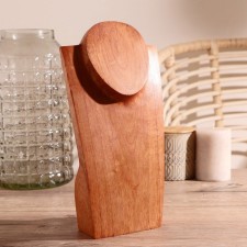 Stand for a necklace of wood 