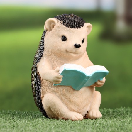 Garden figure "Hedgehog reads the book" 10x9x14cm ////