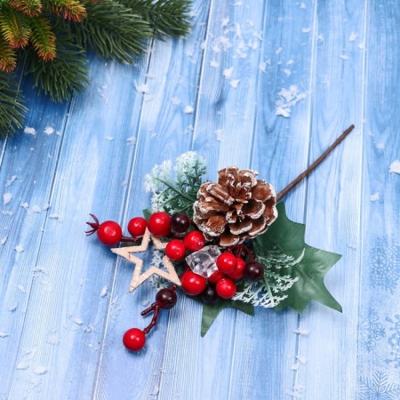 Decor "Winter Dreams" Bright star berry berry, 18 cm