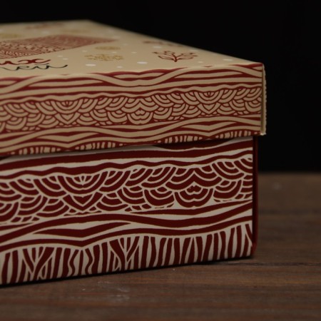 The box is folding, the lid is the "winter joys" 24 x 17 x 8 cm-2