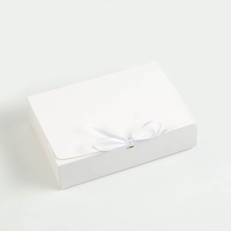 The box is folding, white, 21 x 15 x 5 cm-1