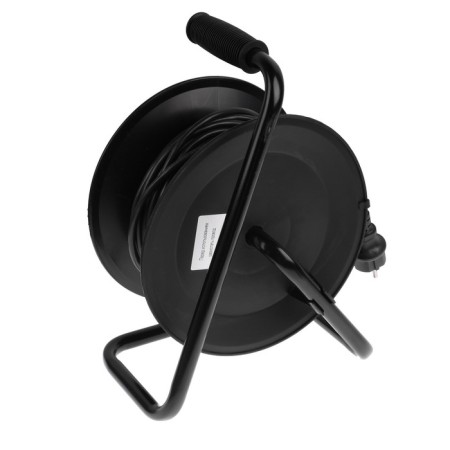 An extension cord on the coil is 4 sockets, 40 m, 16 a, PVS 3x2.5 mm2, with salary, IP20-1
