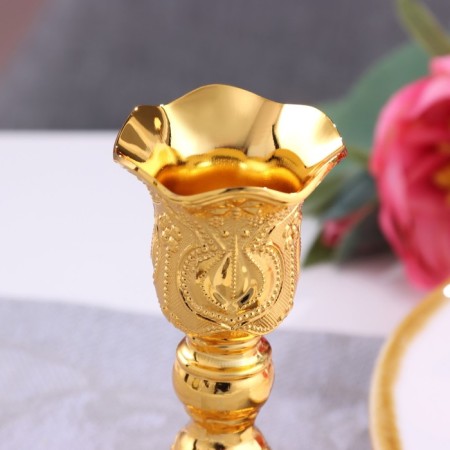 A set of 2 candlesticks, 7.5 x 7.5 x 10 cm-2