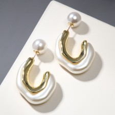 Earrings with pearls 