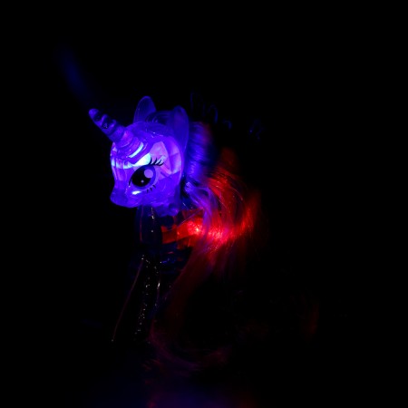 A toy-scurry "sparkling ponium" with light and tattoos, mix-7