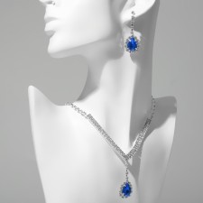 Set 2 objects: earrings, necklace 