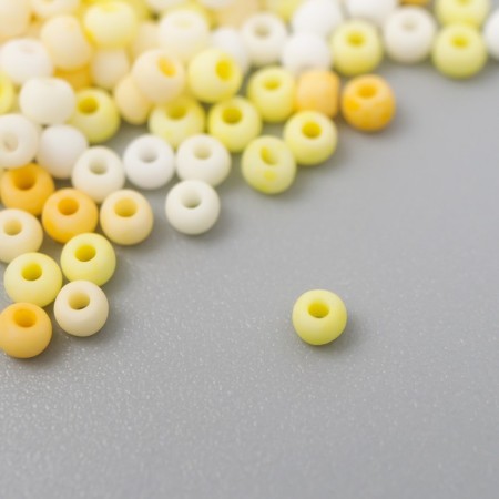 Glass glass 11/0 "matte. Melange yellow" 10 g-1