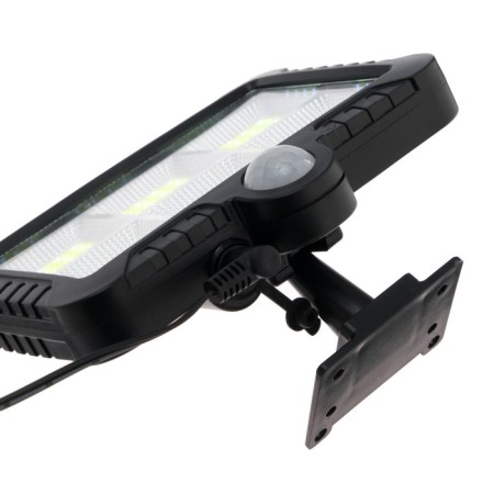 LED spotlight on a sunny battery 18 W, remote panel, 15 × 11 × 4 cm, 6500k-7