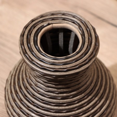 Black vase 15x15x20 cm (+/- 3 cm)-1