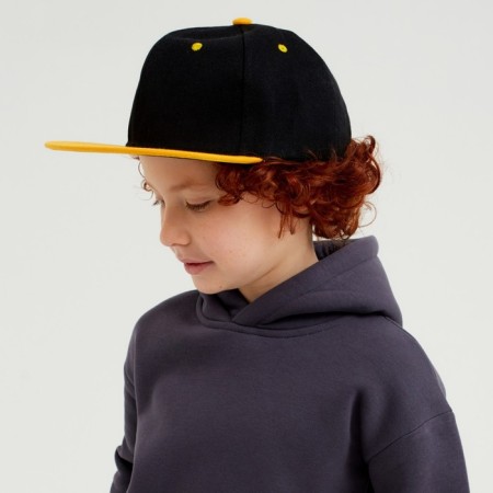 Basebolka with a direct visor for the boy Minaku, size 56, black/yellow color