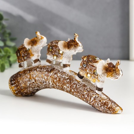 Polystone souvenir "Three white elephants with a blanket from the Arab carpet on the horn" 9x4x17.5 cm-1