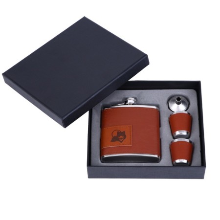 Gift set 4 in 1 "Wolf": Flake 180 ml, funnel, 2 glasses, 14 x 18 cm