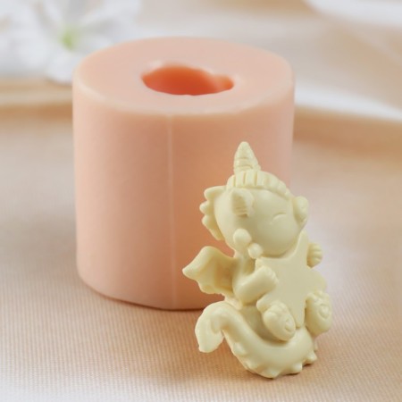 Mold Silicone "Dragon hugs a star" 5.8x5.2x3 cm-1