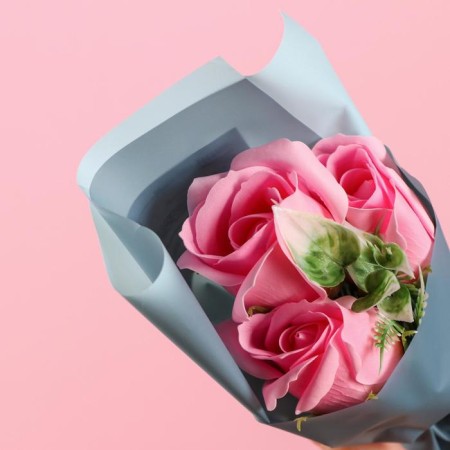 A bouquet of soap roses, pink-3