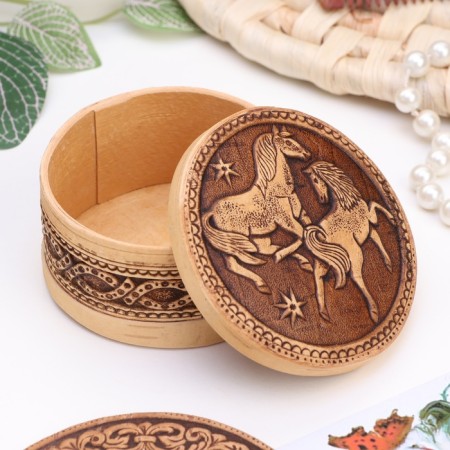 Casket "Horses", round, birch bark, mix-1