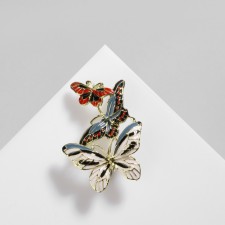 Brooch 