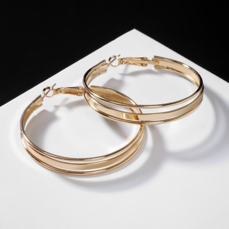 Karma-rings are a large line, color gold, d = 4