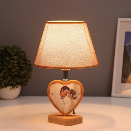 A desktop lamp with a photo frame 9.5x8.5cm (acrylic on magnets) 20x20x35cm-1
