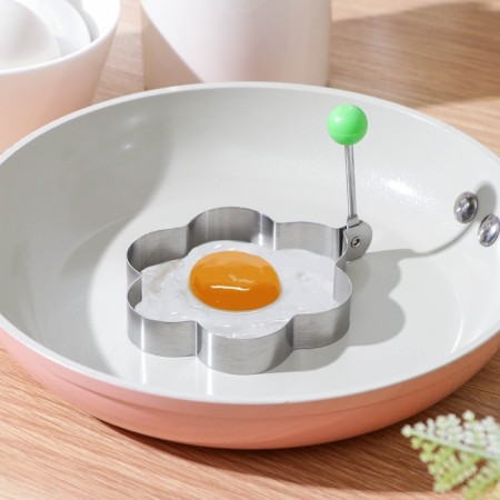 Form for scrambled eggs and Oladia Dolyana "Chamomile"