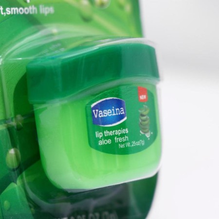 Cosmetic Vaseline for lip with aloe vera-1